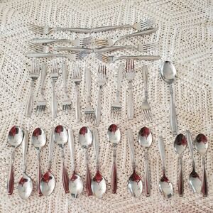 Oneida Vista Flatware Set 18/10 Stainless Silver Fork Spoon Utensil Lot Table
